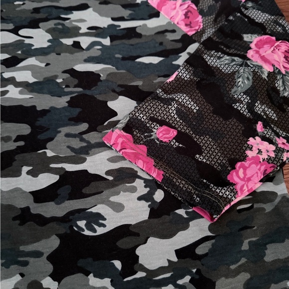 Lularoe Camouflage/Pink Rose Randy - RARE - Picture 3 of 4